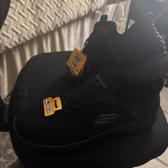 Men’s NWT slip on skechers - Picture 2 of 3